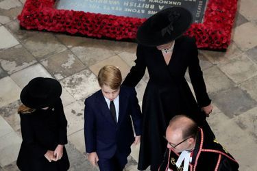 George, Charlotte, accompagnés de Kate, à Westminster.