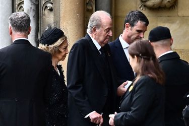 L'ex-reine Sofia et l'ex-roi Juan Carlos d'Espagne à leur entrée dans l'abbaye de Westminster, le 19 septembre 2022