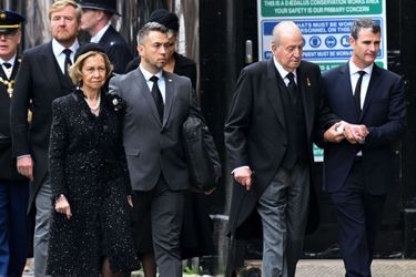 L'ex-reine Sofia et l'ex-roi Juan Carlos, suivis du roi Willem-Alexander des Pays-Bas à leur arrivée à l'abbaye de Westminster, le 19 septembre 2022