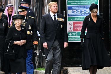 L'ex-reine Beatrix, le roi Willem-Alexander et la reine Maxima des Pays-Bas, à leur arrivée à  l'abbaye de Westminster, le 19 septembre 2022