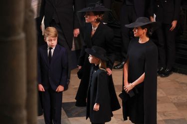 George et Charlotte, avant le début de la cérémonie de funérailles de la reine Elizabeth II.