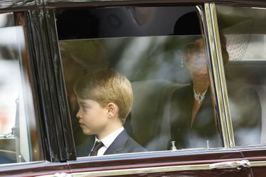 Kate née Middleton, devant elle le prince George