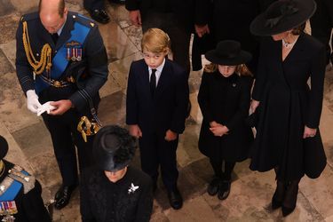 George, Charlotte, William et Kate ont marché derrière le cercueil de la reine Elizabeth II lors des obsèques lundi.