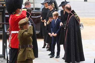 Charlotte et George arrivent aux funérailles de la reine Elizabeth II.