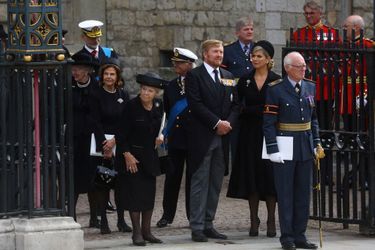 La reine Margrethe II de Danemark, le roi Felipe VI d'Espagne, la reine Silvia et le roi Carl XVI Gustaf de Suède, l'ex-reine Beatrix, le roi Willem-Alexander et la reine Maxima des Pays-Bas, à leur sortie de l'abbaye de Westminster, le 19 septembre 2022