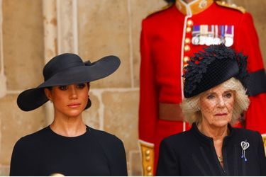 Meghan Markle et la reine consort à la sortie de l'Abbaye de Westminster. 