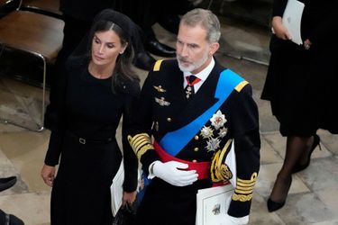 La reine Letizia et le roi Felipe VI d'Espagne quittant l'abbaye de Westminster, le 19 septembre 2022
