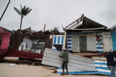 Selon le Centre national des ouragans (NHC), "l'oeil de l'ouragan Fiona a atterri le long de la côte de la République dominicaine, près de Boca de Yuma" vers 07h30 GMT, avec des vents de 144 kilomètres par heure.