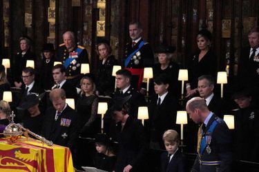 L'ex-reine Beatrix, la reine Maxima et le roi Willem-Alexander et la reine Maxima des Pays-Bas dans la chapelle Saint-George à Windsor, le 19 septembre 2022
