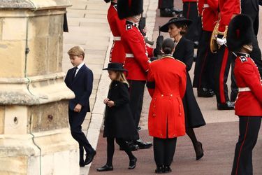 Charlotte, George et Kate au Château de Windsor pour le service funèbre de Sa Majesté, ultime étape des funérailles de la reine Elizabeth II, lundi 19 septembre 2022.  <br />
