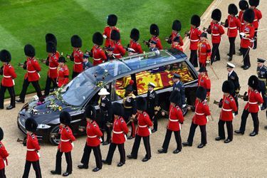 La dépouille royale au Château de Windsor, ultime étape des funérailles de la reine Elizabeth II, lundi 19 septembre 2022.  <br />
