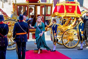 La princesse héritière Catharina-Amalia edes Pays-Bas à sa descente du carrosse de verre à La Haye le 20 septembre 2022, jour du Prinsjesdag