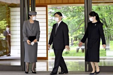 L'impératrice Masako et l'empereur Naruhito du Japon avec leur fille la princesse Aiko à leur résidence du Palais impérial à Tokyo avant leur départ pour Londres, le 17 septembre 2022