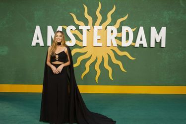 Margot Robbie arrive à l’avant-première du film « Amsterdam », à Londres, le 21 septembre 2022. 