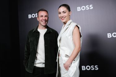 Le joueur de football allemand Mario Götze et son épouse Ann-Kathrin Brömmel, à la Fashion Week de Milan, le 22 septembre 2022.