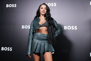 La chanteuse Tinashe arrive au défilé Hugo Boss à la Fashion Week de Milan, le 22 septembre 2022.