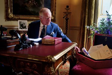 Le roi Charles III déjà au travail à Buckingham Palace à Londres, le 11 septembre 2022