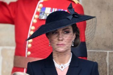 Le chapeau de Kate Middleton, la princesse de Galles, aux funérailles de la grand-mère de son époux, la reine Elizabeth II, à Londres le 19 septembre 2022