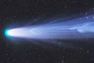 Vainqueur de la catégorie "Planètes, comètes et astéroïdes" : Gerald Rhemann. Vue de la comète Leonard, découverte par G.J. Leonard le 3 janvier 2021. Elle a fait son passage le plus proche de la Terre le 12 décembre 2021 et on ne la verra plus jamais, car elle a quitté le Système solaire. 