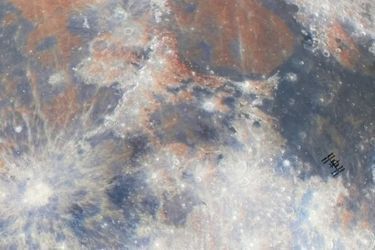 Vainqueur de la catégorie "Gens et espace" : Andrew McCarthy. Cette image montre un survol de la Station spatiale internationale (ISS) positionnée au-dessus du site d’alunissage d’Apollo 11. Ce moment n’a duré qu’une poignée de millisecondes.