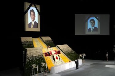 Le prince héritier Fumihito d'Akishino et la princesse Kiko du Japon aux funérailles nationales de Shinzo Abe à Tokyo, le 27 septembre 2022