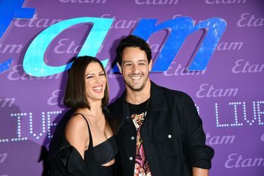Iris Mittenaere et son fiancé Diego El Glaoui au défilé Etam, à Paris, le 27 septembre 2022. 