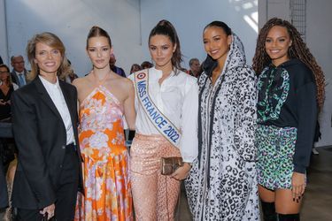 Sylvie Tellier, Maëva Coucke, Diane Leyre, Flora Coquerel et Alicia Aylies au défilé Leonard Paris, lors de la Fashion Week de Paris, le 30 septembre 2022.