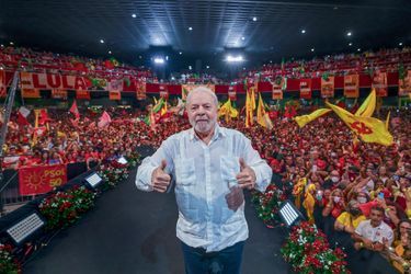 En meeting à Recife, le 7 juillet. Avec 45% des intentions de vote contre 34% au président sortant, Lula part favori pour le premier tour de la présidentielle, le 2 octobre. 