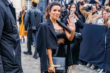Eva Longoria au défilé Victoria Beckham de la Fashion Week de Paris le 30 septembre 2022.