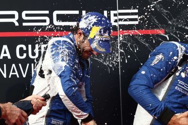 Le prince Carl Philip vainqueur de la dernière course de l'année du Porsche Sprint Challenge Scandinavia de Suède sur le circuit de Mantorp, le 1er octobre 2022 
