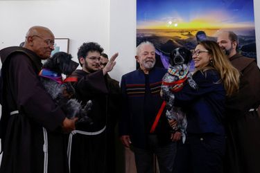 En plus de sa campagne, les deux chiens de Lula et son épouse ont eux aussi été bénis.
