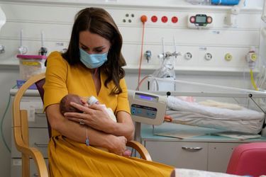 Kate Middleton, princesse de Galles, visite la maternité du Royal Surrey County Hospital à Guildford, le 5 octobre 2022