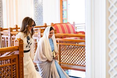 La reine Rania avec l'épouse du sultan d'Oman à Mascate, le 4 octobre 2022