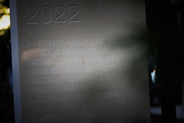 Le Mémorial à Bayeux où sont gravés les noms des 66 journalistes morts sur le terrain.