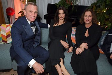 Daniel Craig et son épouse Rachel Weisz en compagnie de la productrice de films Barbara Broccoli à la soirée organisée après la projection du film «Glass Onion: A Knives Out Mystery», à Londres, le 16 octobre 2022.