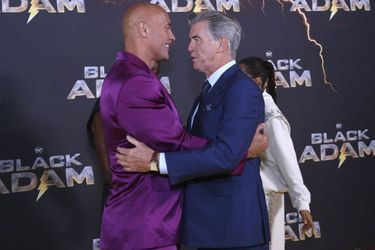 Dwayne Johnson et Pierce Brosnan à l'avant-première de "Black Adam", à Londres, le 18 octobre 2022.