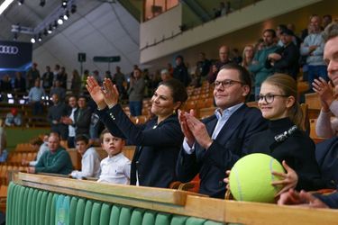 La princesse héritière Victoria de Suède avec la princesse Estelle et les princes Daniel et Oscar, à l'Open de Stockholm le 18 octobre 2022