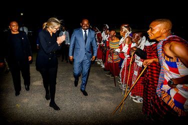 La reine Maxima des Pays-Bas à son arrivée à l’aéroport international du Kilimandjaro, le 17 octobre 2022