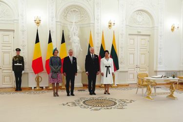 La reine Mathilde et le roi des Belges Philippe à Vilnius avec le président de Lituanie et sa femme, le 24 octobre 2022