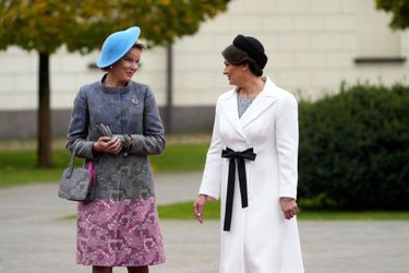 La reine des Belges Mathilde avec Diana Nausediene, la First Lady lituanienne à Vilnius, en Lituanie, le 24 octobre 2022