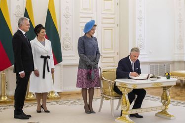 La reine Mathilde et le roi des Belges Philippe avec le couple présidentiel lituanien à Vilnius, le 24 octobre 2022