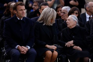 Le chef de l'Etat a présidé la cérémonie en présence de son épouse Brigitte Macron, de membres du gouvernement et de la famille de l'artiste mondialement connu pour ses tableaux aux nuances infinies de noir.
