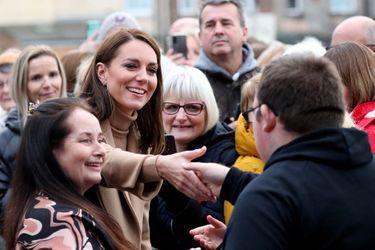 Kate Middleton salue la foule à Scarborough, le 3 novembre 2022.