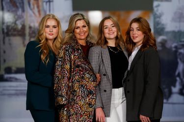 La reine Maxima r des Pays-Bas avec ses filles, les princesses Catharina-Amalia, Alexia et Ariane, à Amsterdam le 4 novembre 2022