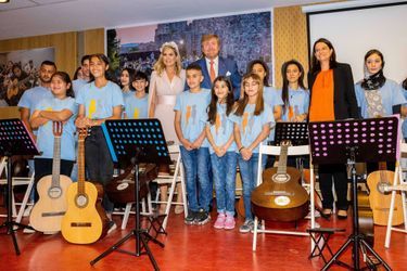 La reine Maxima et le roi Willem-Alexander des Pays-Bas après un concert un concert d'enfants réfugiés, à Athène le 1er novembre 2022