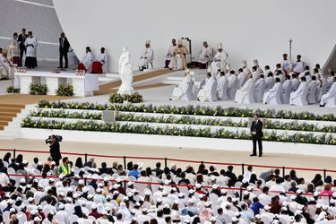 La messe du pape François s’est déroulée dans la plus grande enceinte sportive du pays, située à Riffa, au sud de la capitale Manama. C'est la première visite d'un pape dans cet Etat insulaire musulman de 1,4 million d’habitants Quelque 30.000 personnes, de 111 nationalités, étaient présentes dans le stade, selon les autorités.