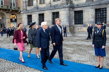 La reine Maxima et le roi Willem-Alexander des Pays-Bas avec le président italien et sa fille à Amsterdam, le 9 novembre 2022
