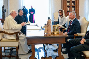 La reine Rania et le roi Abdallah II de Jordanie reçus en audience privée par le pape François au Vatican, le 10 novembre 2022