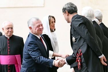 Le roi Abdallah II et la reine Rania de Jordanie à leur arrivée au Vatican, le 10 novembre 2022