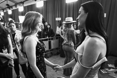 Jessica Chastain et Katy Perry à la cérémonie des Country Music Academy Awards, à Nashville, le 9 novembre 2022.